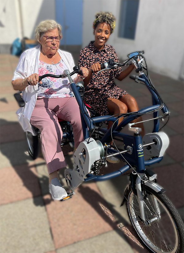 Samen op de duofiets (tweede foto)